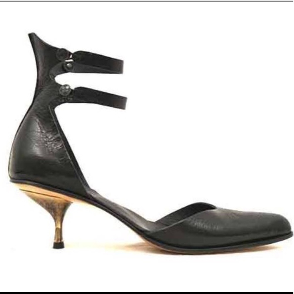 Women's CYDWOQ Vintage Heel EU 39 (US 9) brand new never worn